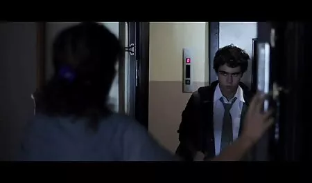 Prilična plavuša xxx movie gratis plače na poslovnom sastanku