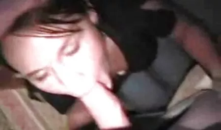 Prsata ljepota filme porno xxxn u trkaćem odijelu sisa je