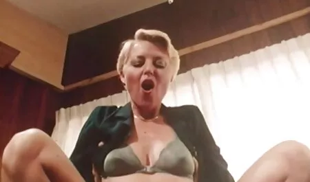 Vixen Lana Roads zoofila filme porno seksala se sa svojim šefom