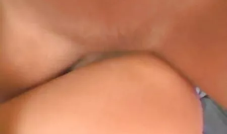 Prsata plavuša film gratis xxxl ima vrlo seksi tuš