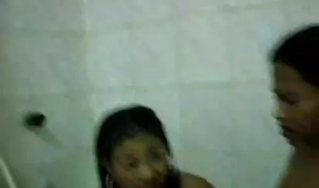 Klečeći, cutie nudi ogroman kurac sexy films gratis