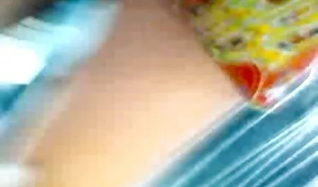 Svijetla - blijeda kučka Renata rasteže svoj šupak zbog ovog gladnog momka gratisporno film